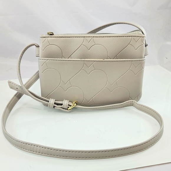 New! Juicy Couture Cream Heart Crossbody Bag - Picture 2 of 16